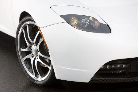 Den Brabus-Tesla prägen Tagfahrlicht sowie mattweiße Einfassungen für die Frontscheinwerfer.
