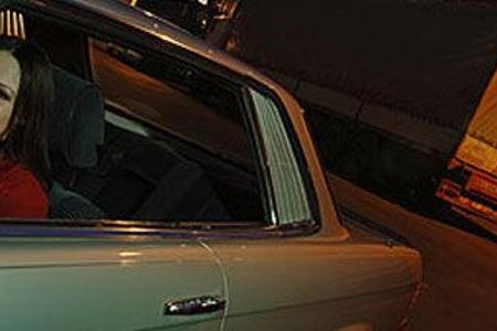 Fehlende B-Säule und voll versenkbare Scheiben wie beim Vorgänger /8-Coupé.