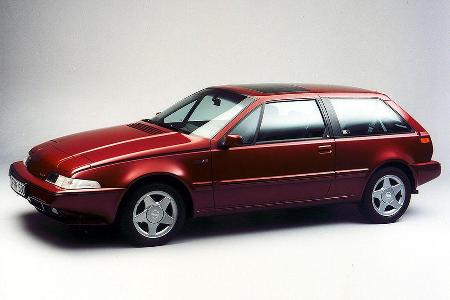 zwischen 1986 und 1995 liefen insgesamt mehr als 75.000 Exemplare des ersten Frontantriebs-Volvo vom Band.