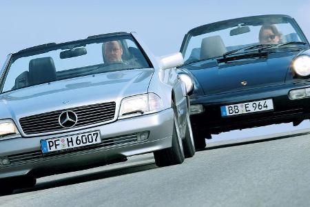Zu Beginn der 1990er-Jahre die automobilen Statussymbole: Mercedes SL 600 und Porsche 911 Carrera 2.