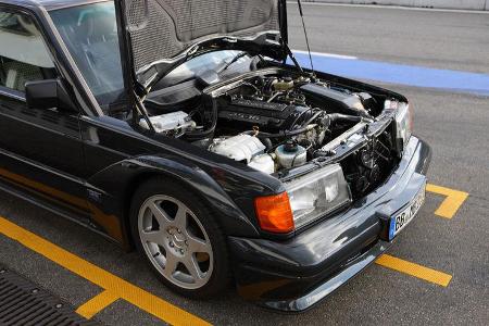 Mercedes 190 E 2.5-16 EVO II, Motorraum, Motorhaube