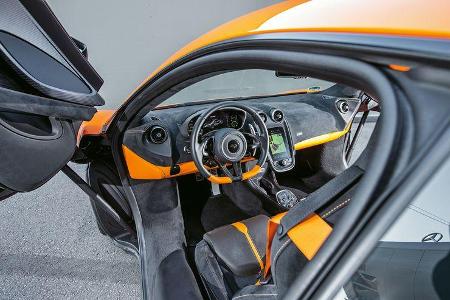 McLaren 570S, Cockpit
