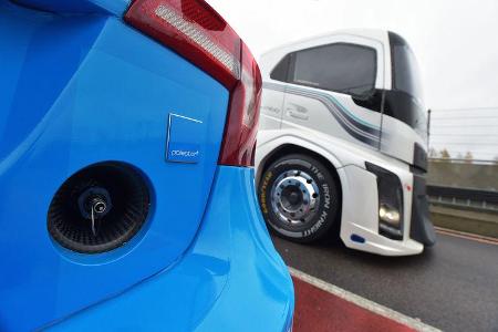 Volvo Iron Knight vs Volvo S60 Polestar WTCC