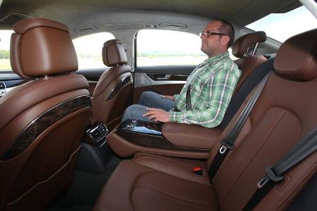 Audi A8 Hybrid, Rücksitz, Beinfreiheit