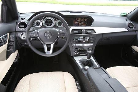 Mercedes C 180, Cockpit, Lenkrad