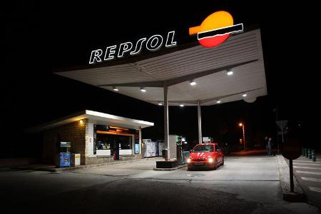Fiat Abarth 695 Tributo Ferrari, Tankstelle