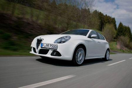 Alfa Romeo Giulietta weiss Schussfahrt