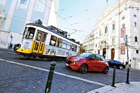 Opel Adam, Seitenansicht, Straßenbahn