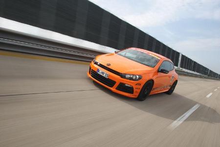 Highspeed-Test, Nardo, ams1511, 391km/h, Mathilda VW Scirocco R, Frontansicht, Steilkurve