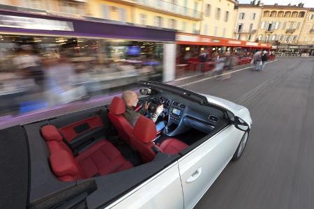 VW Golf Cabrio, Stadtfahrt, von oben
