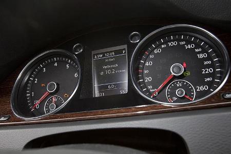 0111, ams 02/2011, VW Passat 1.8 TSI Limousine, Instrumente, Tacho
