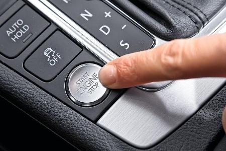 0111, ams 02/2011, VW Passat 1.8 TSI Limousine, Start-Knopf