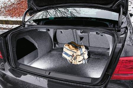0111, ams 02/2011, VW Passat 1.8 TSI Limousine, Kofferraum