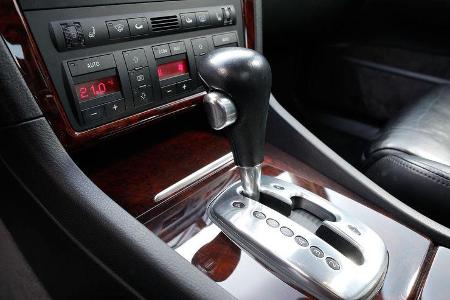 Youngtimer-Fahrbericht-Audi-A8-4.2-Interieur