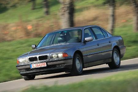 Youngtimer-Fahrbericht-BMW-740i-Front