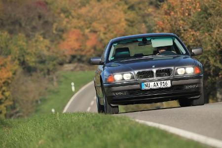 Youngtimer-Fahrbericht-BMW-740i-Front