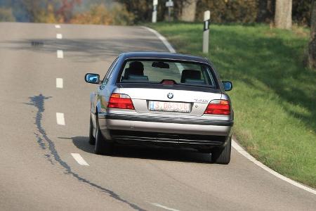 Youngtimer-Fahrbericht-BMW-740i-Heck