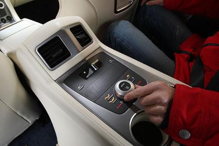 Aston Martin Rapide Mittelkonsole