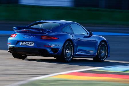 Porsche 911 Turbo S, Heckansicht, Kurvenfahrt