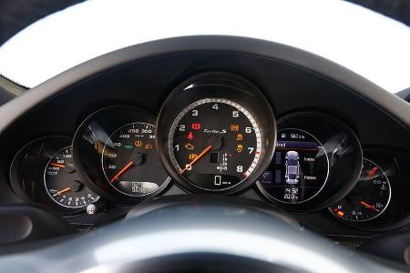 Porsche 911 Turbo S, Rundinstrumente