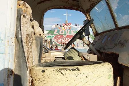 Salvation Mountain Cars, 1939er White Truck