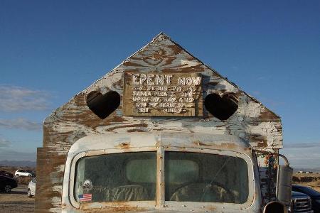 Salvation Mountain Cars, 1939er White Truck