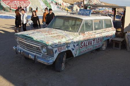 Salvation Mountain Cars, Jeep Grand Wagoneer