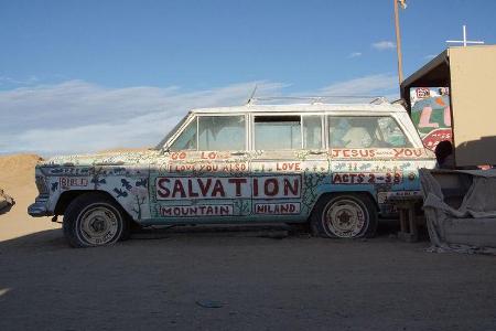 Salvation Mountain Cars, Jeep Grand Wagoneer