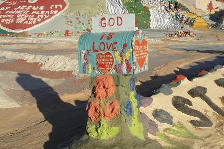 Salvation Mountain Cars, Briefkasten