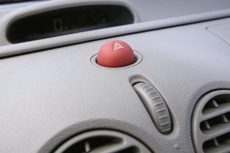 Renault Twingo, Warnblinker