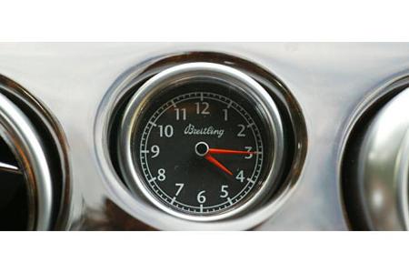 die klassisch gehaltene Breitling-Uhr und