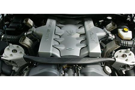 Der V12-Saugmotor hat mit 528 PS nur von der Papierform her das Nachsehen