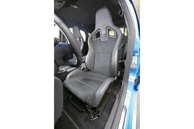 Ford Focus RS, Fahrersitz