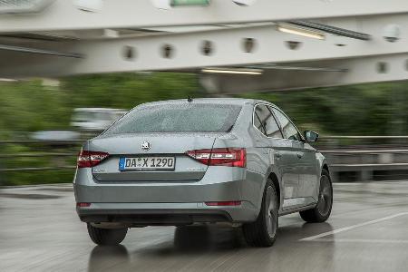Mercedes E 200, BMW 520i, Skoda Superb VT, AMS1316