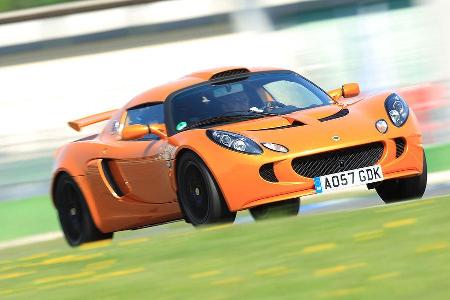 Das Kontrastprogramm folgte in der Juni-Ausgabe. Der Lotus Exige S: Klein, leicht und wendig. Mit vergleichsweise geringen 2...