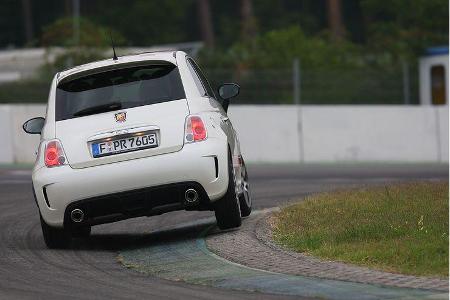 Der Winzling mit stattlichen 135 PS kostet im Schnitt bei 15.000 km 281 Euro, bei 30.000 km 410 Euro pro Monat.
