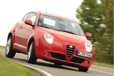 Der Konzernbruder Alfa Romeo Mito 1.4 TB 16V mit 155 PS Leistung schreibt sich bei 15.000 km mit ca 300 Euro in die Bücher.
