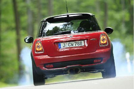 Als Gegenwert erhält der Fahrer nicht nur 211 PS, sondern auch ein querdynamisch äußerst spassigen Gesellen.