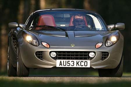 Die Elise R, 192-Sauger-PS im Heck verstaut, beschleunigt in nur 5,2 s auf Tempo 100. Ebenso flott geht es im Geldbeutel zur...