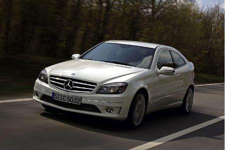 Das neue Sportcoupé auf Basis der C-Klasse lautet auf den Namen CLC. Das Topmodell, der CLC 350, verfügt über 272 PS aus ein...
