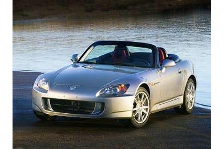 Der seit 1999 produzierte Honda S2000 beeindruckt auch heute noch mit einer Literleistung von 120 PS/l - aus einem Saugmotor...