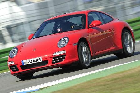 2008 erfuhr der Porsche 911 ein Facelift. Unter dem Blech sind die Neuerungen groß: Erstmals sorgen nun Direkteinspritzer fü...
