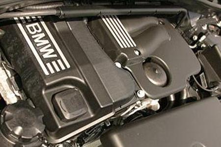 Der 150 PS starke Vierzylinder sitzt weit hinten im Motorraum und sorgt somit für eine ausgeglichene Gewichtsbalance und ein...
