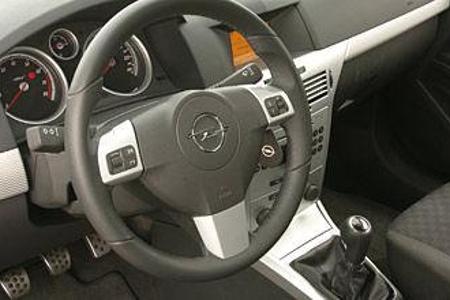 Auch das Cockpit ist tadellos.