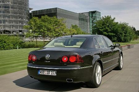 Für leistungshungrige steht der W12-Motor parat, der 450 PS bietet.