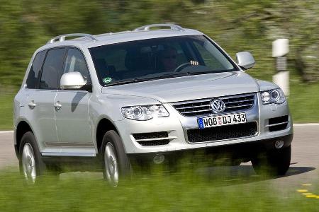 Direkt davor rangiert die Konzernmutter VW mit dem Touareg. Die Leistungsspanne liegt hier zwischen 174 PS ...
