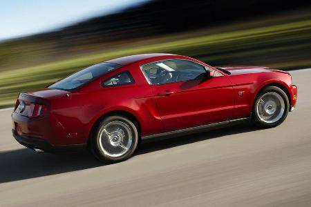 Ein weiterer Klassiker aus Ãbersee schickt Ford ins Rennen. Der Vier-Liter-V6 leistet dezente 214 PS.