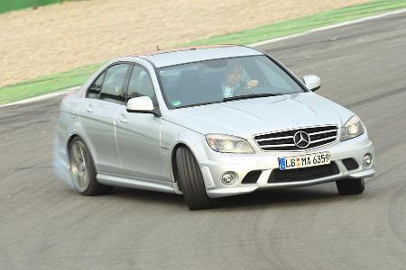 Wesentlich sportlicher gibt sich das AMG-Derivat im C 63 und 457 PS Leistung.