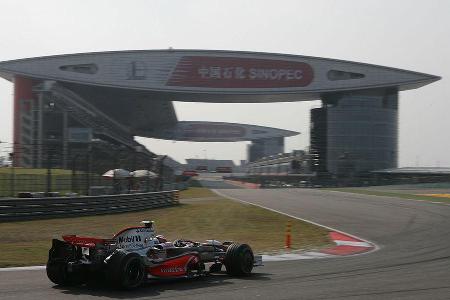 Bei Teamkollege Heikki Kovalainen lief es nicht ganz so gut. Nach seinem Reifenschaden musste der Finne später ganz aufgeben.