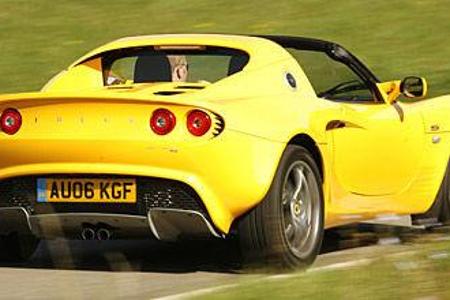 Äußerlich ist die neue Elise S von der stärkeren R-Version nicht zu unterscheiden, fahrdynamisch zeigt sich die Basis ebenfa...